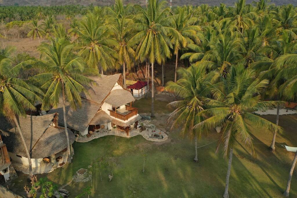 Beach-Front Sumbawa Surf House Lemonga 외부 사진