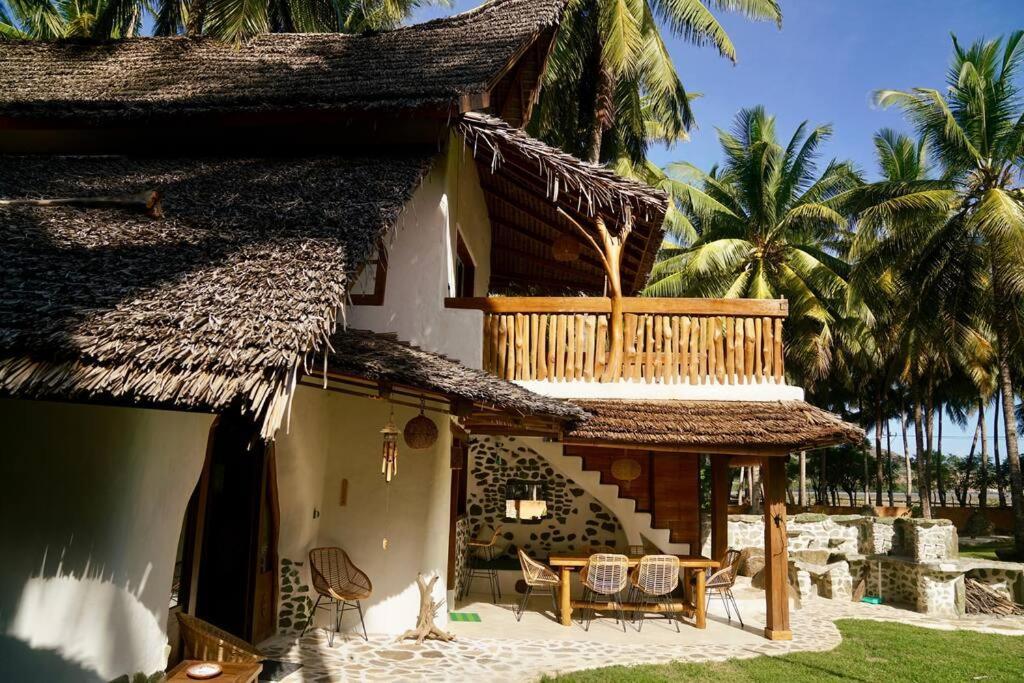 Beach-Front Sumbawa Surf House Lemonga 외부 사진